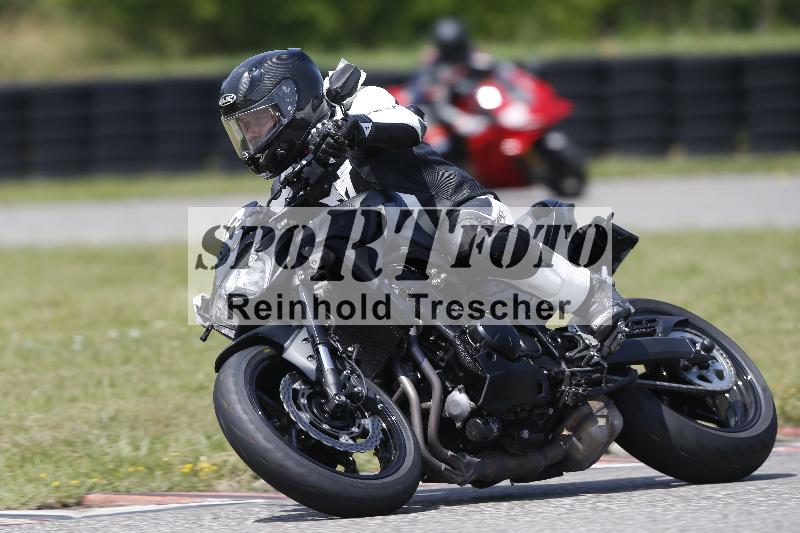/27 12.06.2025 Ducati Schweiz Trackday Warmup  ADR/blau-bleu/12